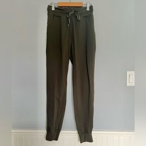 Zyia Active Olive Ascend Joggers Size Large